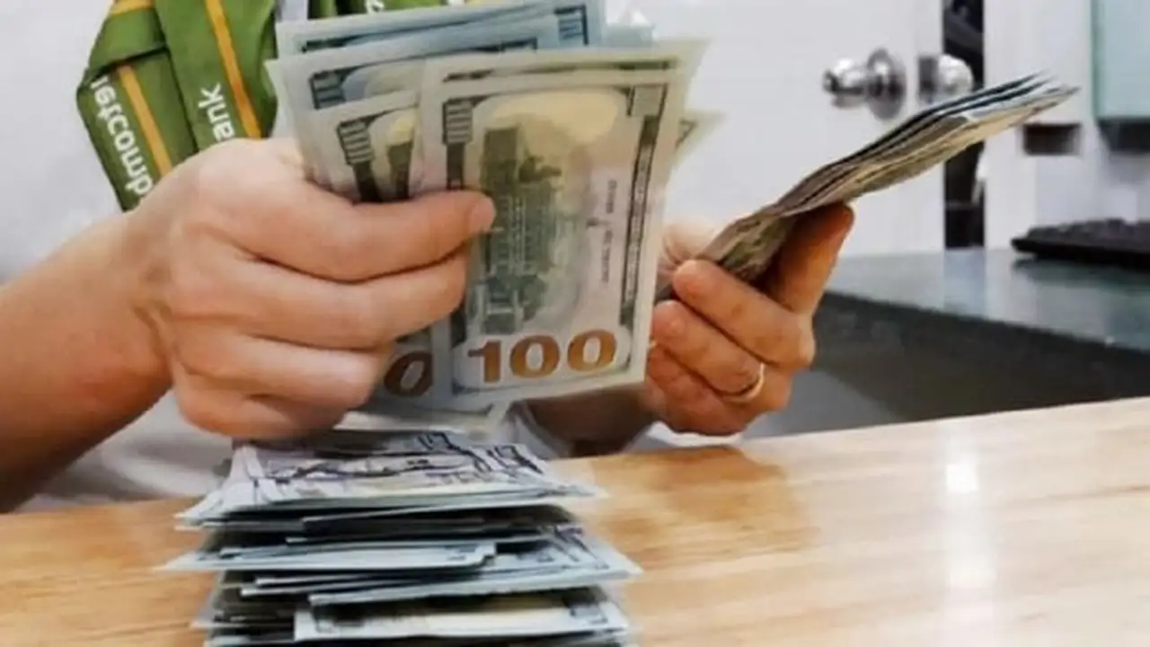 سعر الدولار الأمريكي اليوم يواصل الارتفاع مستمرًا في تصاعده العالمي.